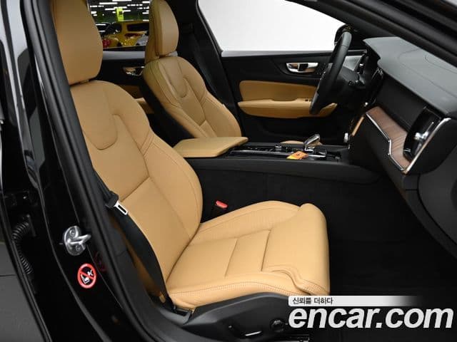 Volvo V60 Cross Country 2세대 B5 Ultimate AWD, 2024 10