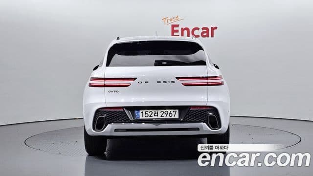 Genesis GV70, 2021 4