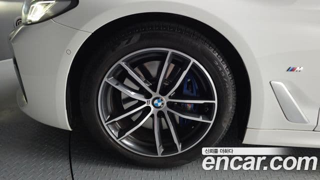 BMW 5시리즈 (G30) 520i M Sport, 2022 все фото