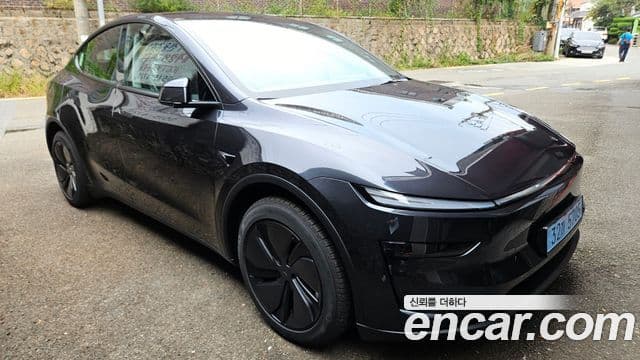 Tesla модель Y, 2025 1