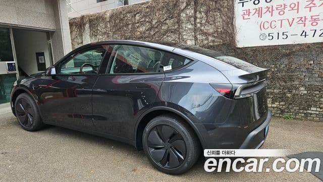 Tesla модель Y, 2025 2