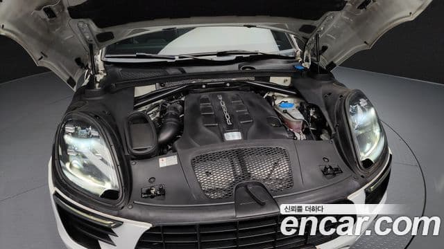 Porsche Macan 95B, 2017 6