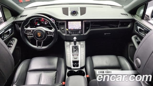 Porsche Macan 95B, 2017 7