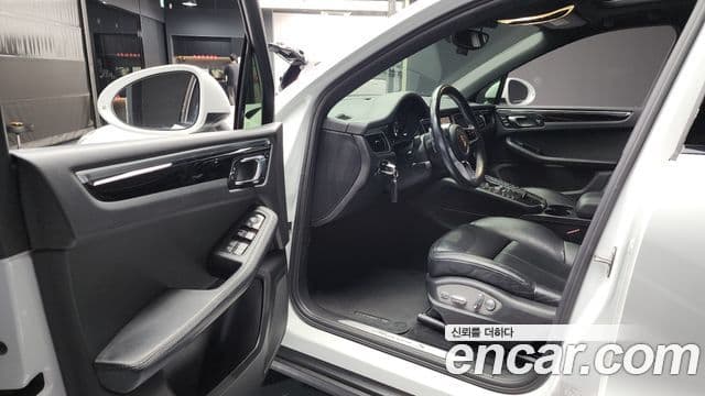 Porsche Macan 95B, 2017 10