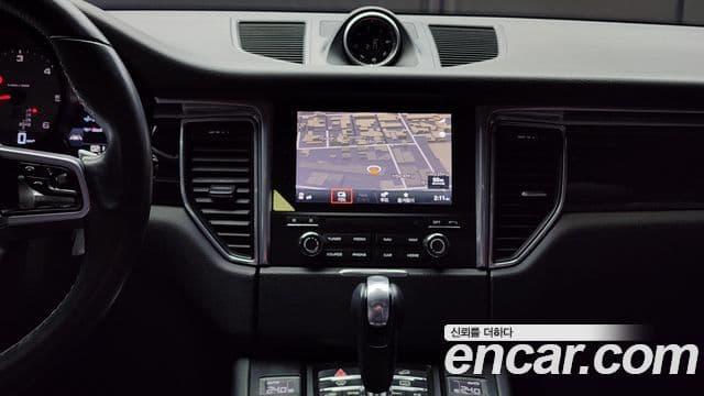 Porsche Macan 95B, 2017 14