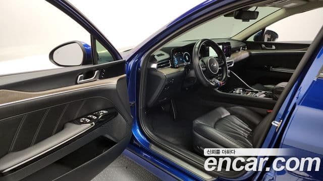 Kia K5 3세대 Signature, 2021 10