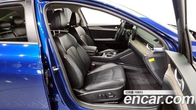 Kia K5 3세대 Signature, 2021 11