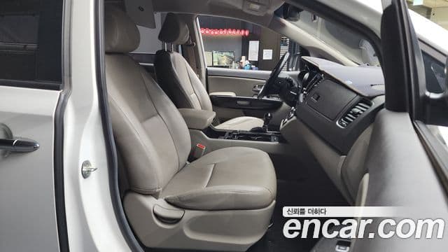 Kia All New Carnival Prestige, 2015 11