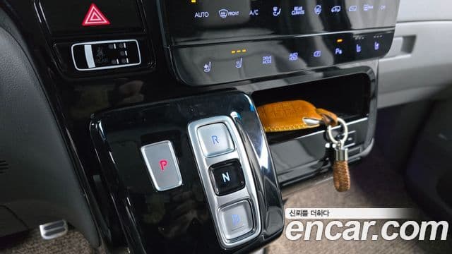 Hyundai Staria лимузин, 2024 9