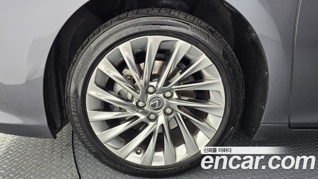 Lexus ES300h 7세대 Luxury Plus, 2023 все фото