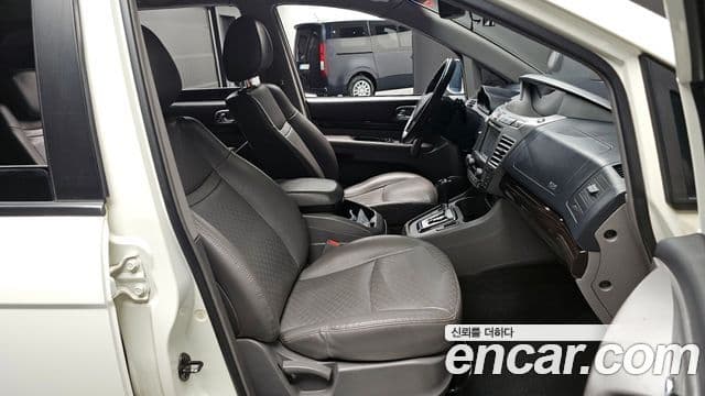 KG모빌리티(SsangYong) Korando 투리스모 4WD outdoor Edition 9인승, 2016 10