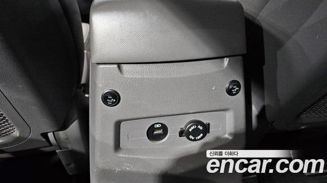 KG모빌리티(SsangYong) Korando 투리스모 4WD outdoor Edition 9인승, 2016 19