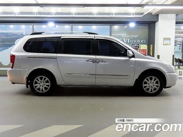 Kia Carnival R люксовая версия, 2012 3