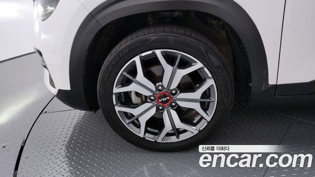 Kia Seltos Signature, 2023 все фото