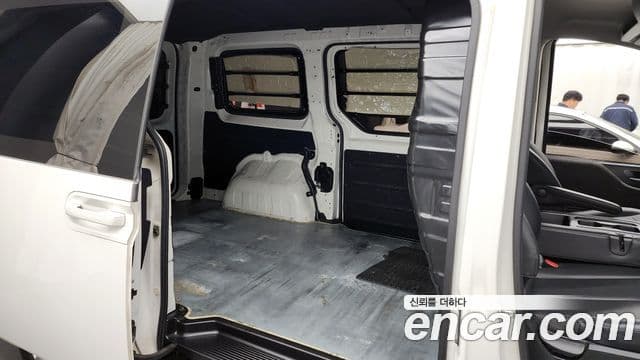 Hyundai Staria Modern, 2023 12