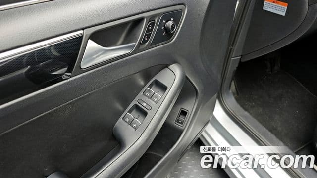 Volkswagen New Jetta 6세대, 2015 18