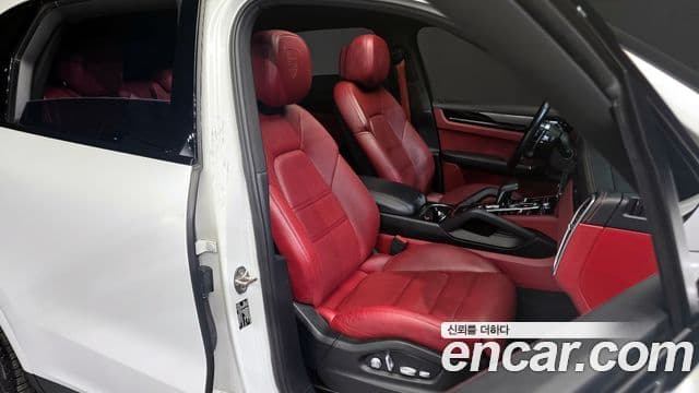 Porsche Cayenne (PO536), 2019 12