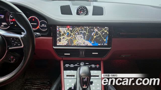 Porsche Cayenne (PO536), 2019 17