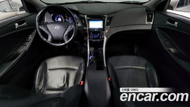 Hyundai YF Sonata Luxury, 2010 7