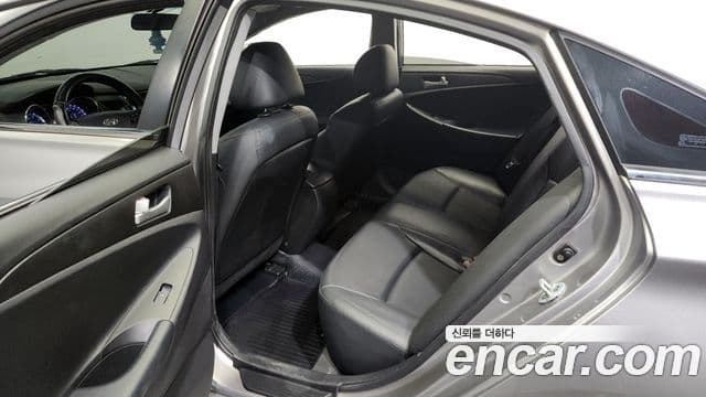 Hyundai YF Sonata Luxury, 2010 11