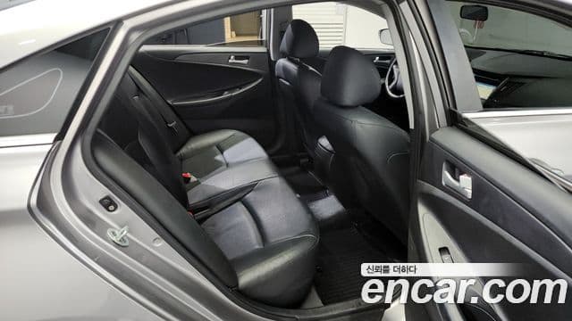 Hyundai YF Sonata Luxury, 2010 12