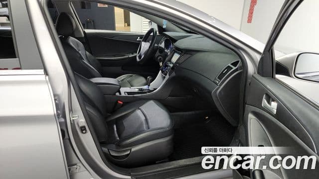 Hyundai YF Sonata Luxury, 2010 13