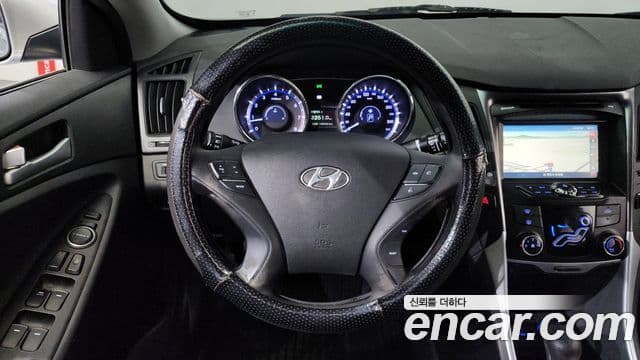 Hyundai YF Sonata Luxury, 2010 16