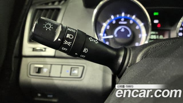 Hyundai YF Sonata Luxury, 2010 17