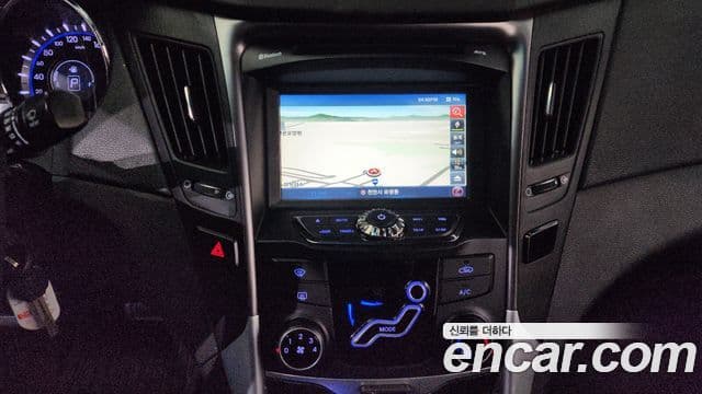 Hyundai YF Sonata Luxury, 2010 18