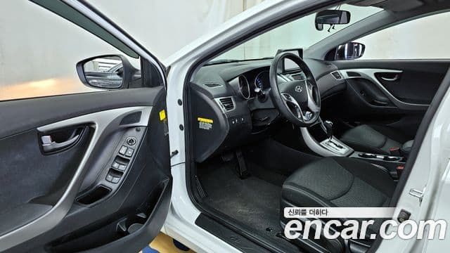 Hyundai Avante MD M16 GDI Deluxe, 2012 10