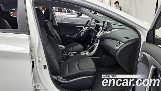 Hyundai Avante MD M16 GDI Deluxe, 2012 11