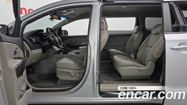 Kia All New Carnival Luxury, 2018 10