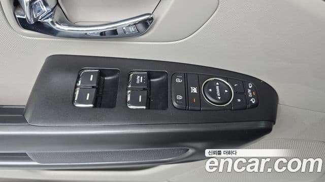 Kia All New Carnival Luxury, 2018 18