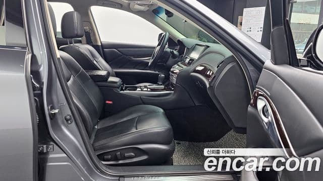 Infiniti Q70 Style, 2017 10