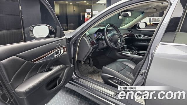 Infiniti Q70 Style, 2017 11