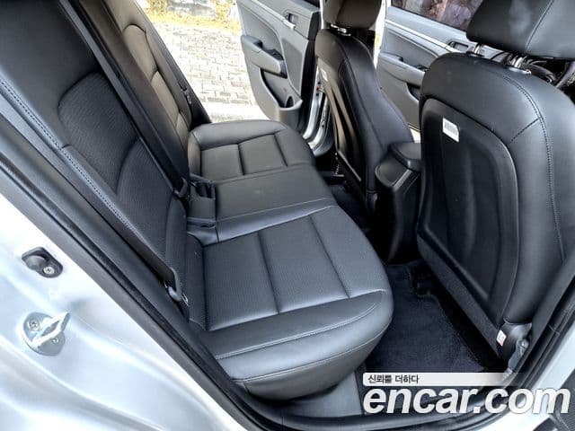 Hyundai Avante AD 1.6 GDI Value Plus, 2018 13