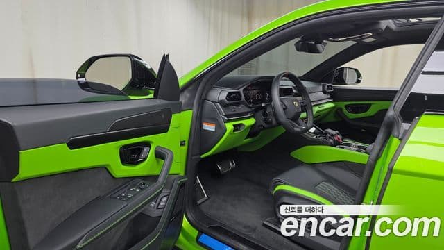 Lamborghini Urus 4.0 V8 SE, 2025 10