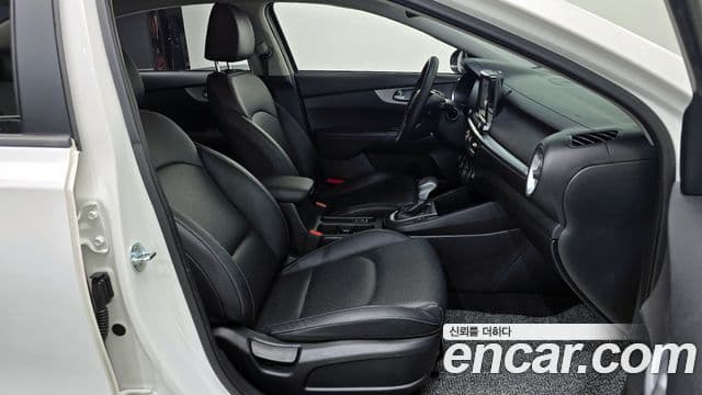 Kia The / новый New K3 2세대 Trendy, 2022 12