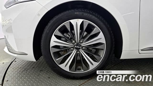 Kia K8 гибрид Signature, 2023 все фото