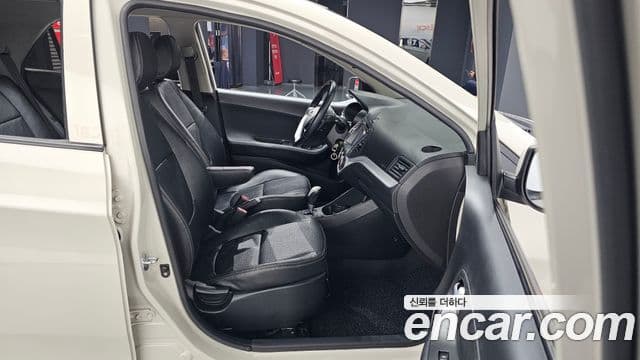 Kia All New Morning Deluxe Trendy, 2015 12