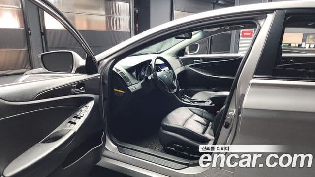 Hyundai YF Sonata Luxury, 2012 10