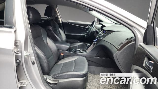 Hyundai YF Sonata Luxury, 2012 11