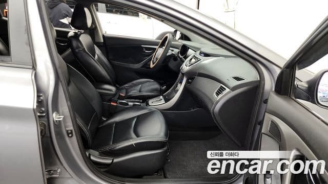 Hyundai Avante MD Premier, 2012 11