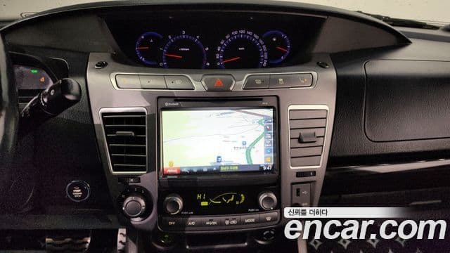 KG모빌리티(SsangYong) Korando 투리스모 4WD TX 9인승, 2016 18