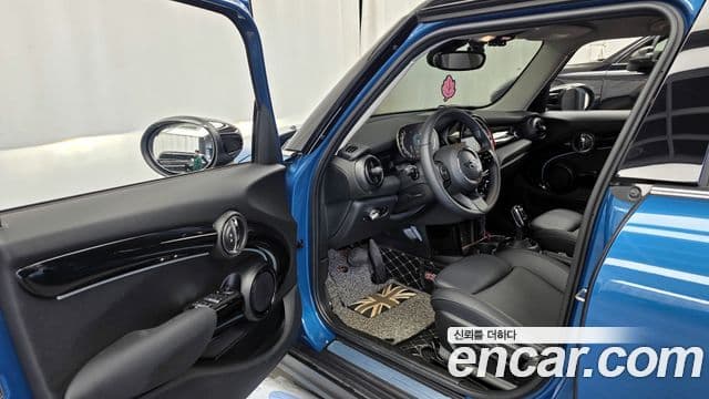 Mini Cooper 3세대, 2022 10