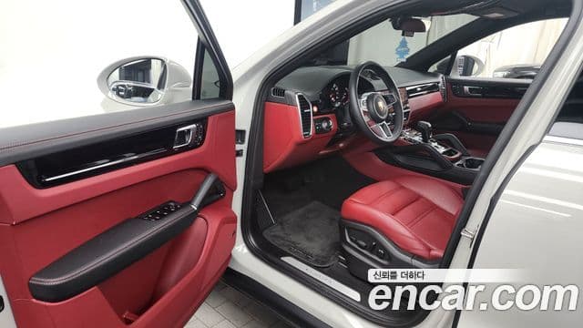 Porsche Cayenne (PO536) 3.0 купе, 2023 10