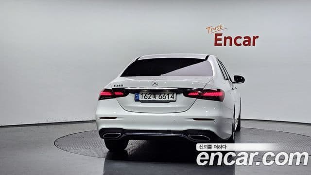 Mercedes-Benz E-класс W213 AMG Line, 2023 4