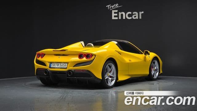 Ferrari F8 스파이더 3.9 V8, 2022 2