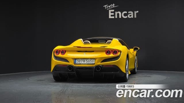 Ferrari F8 스파이더 3.9 V8, 2022 4