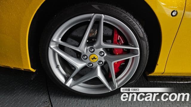 Ferrari F8 스파이더 3.9 V8, 2022 все фото